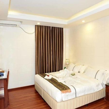 8Day Hotel Yangon Exteriör bild