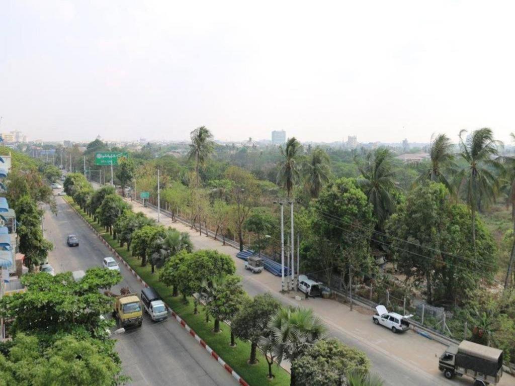 8Day Hotel Yangon Exteriör bild